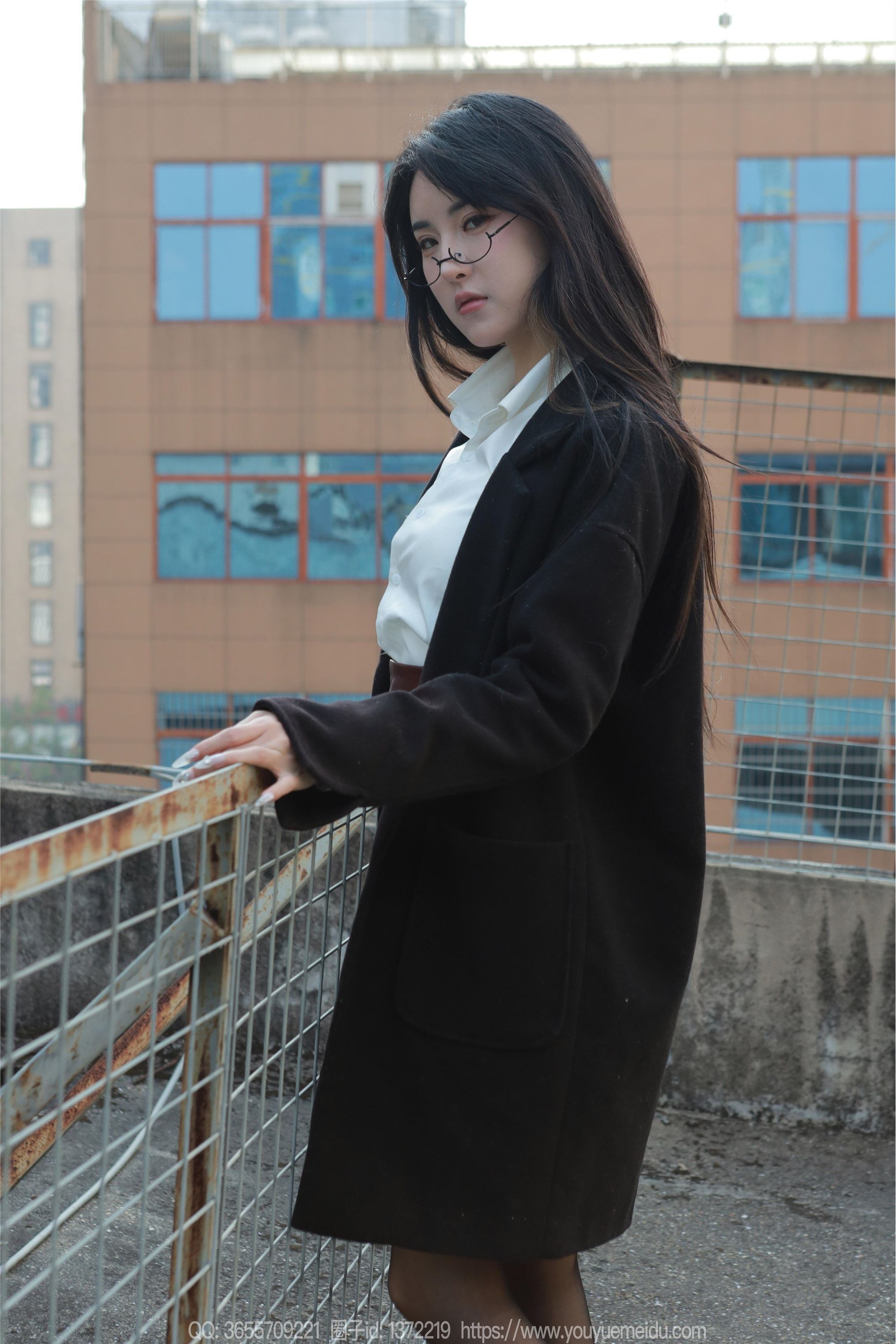 IESS异思趣向  2024.12.22 丝享家 1930 小宝《眼镜美女》